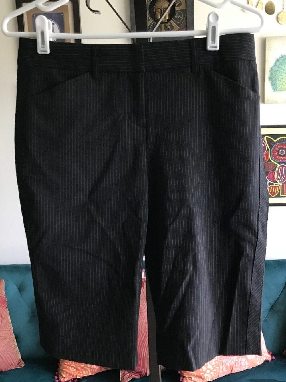 EXPRESS Design Studio size 2 Black Pinstripe Stretch Mid-Rise Bermuda Shorts